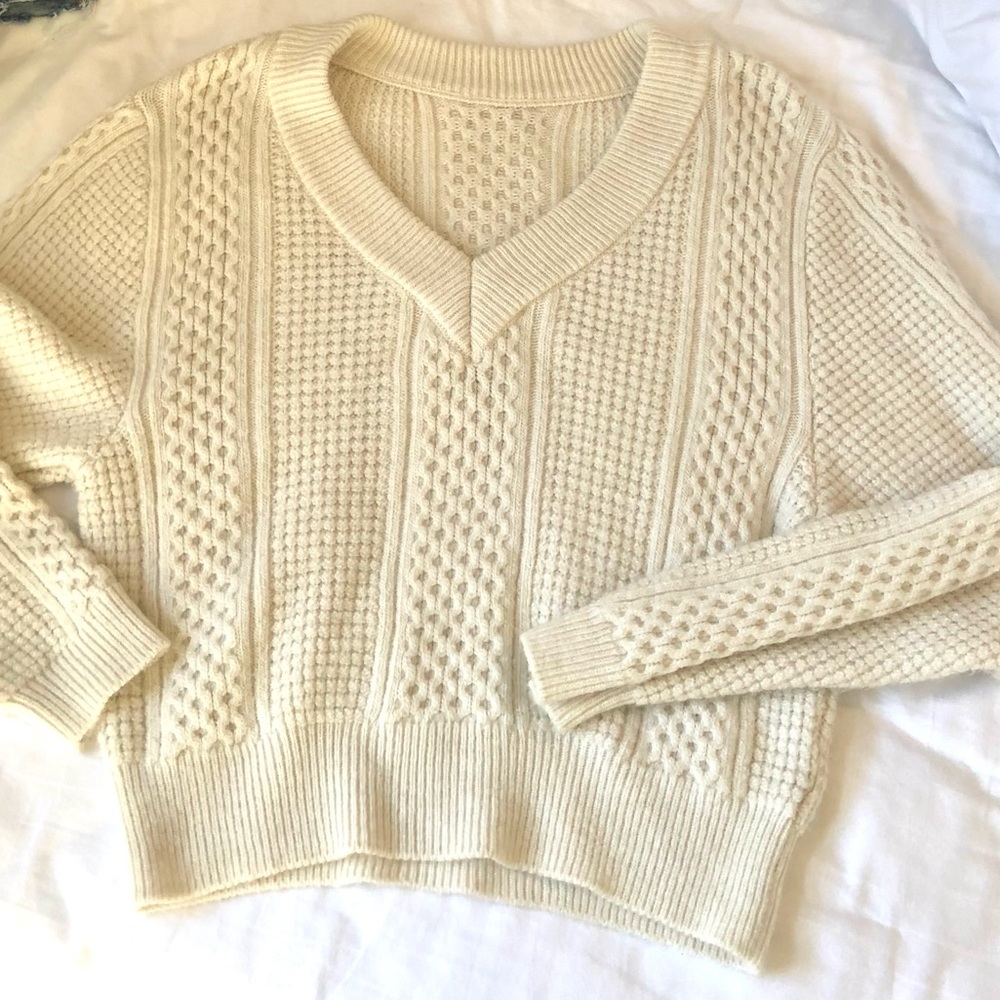 H&M White Pattern Knit Sweater - Size Small - Picture 5 of 8